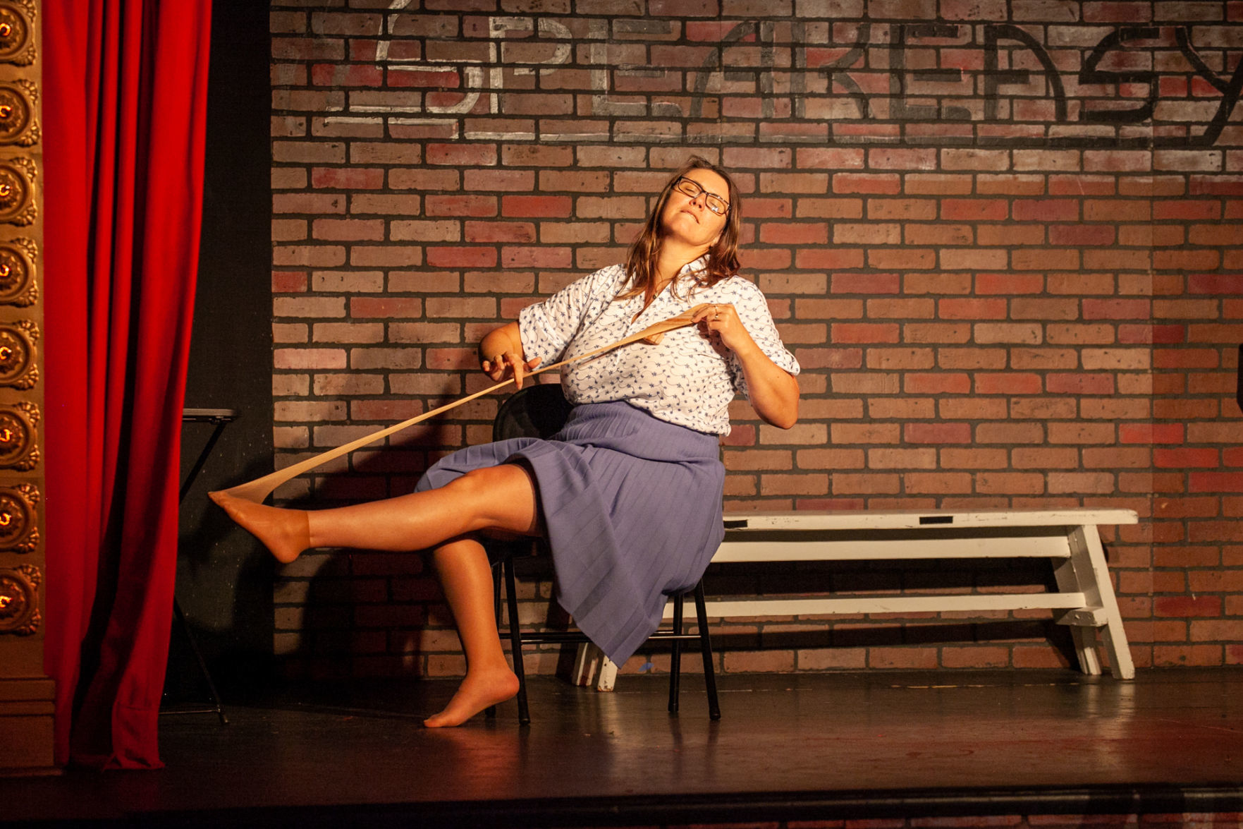 100319-mda-nws-kingburlesque2